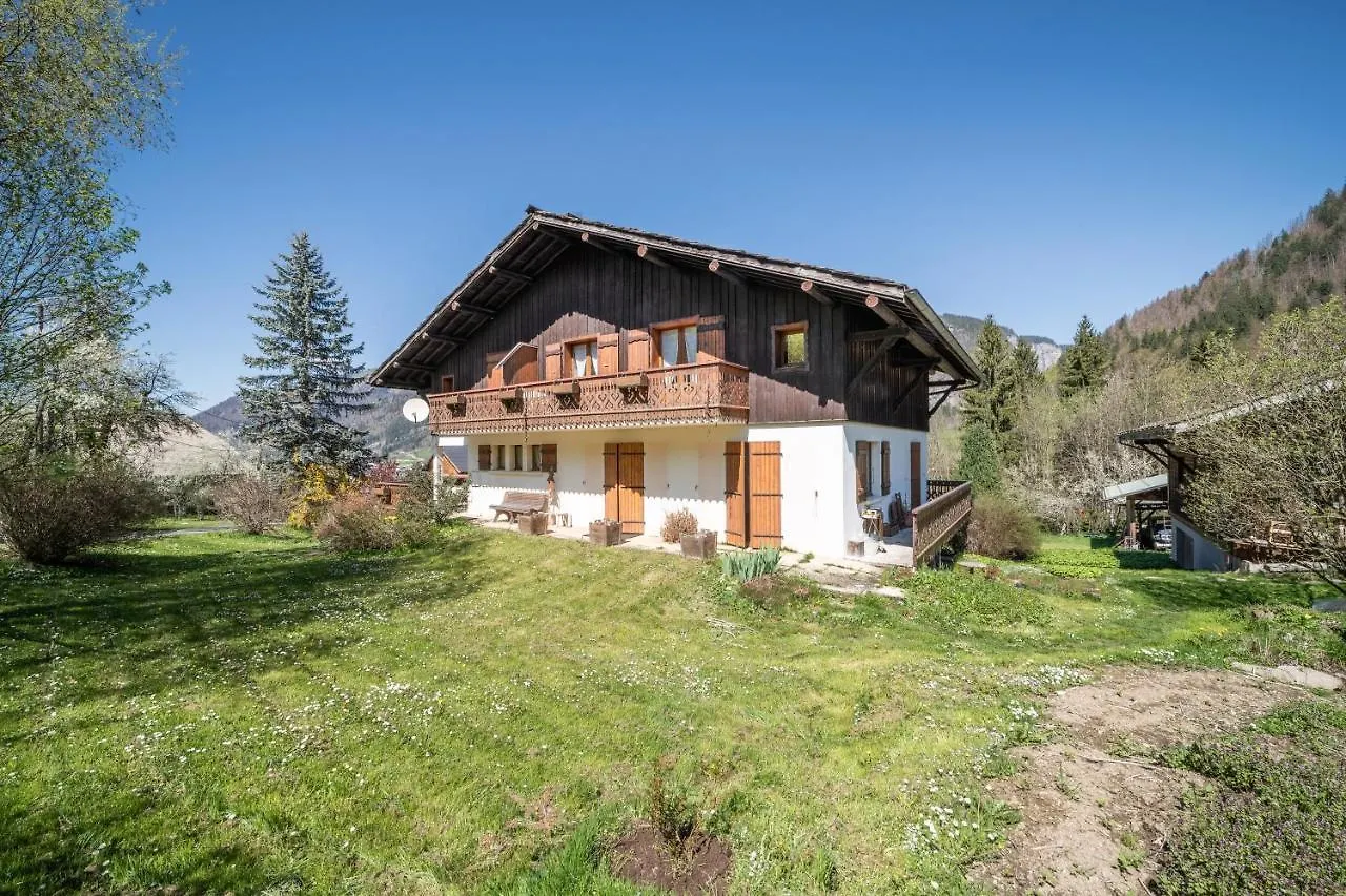 Apt Chenives 2 - Morzine 0*,  France